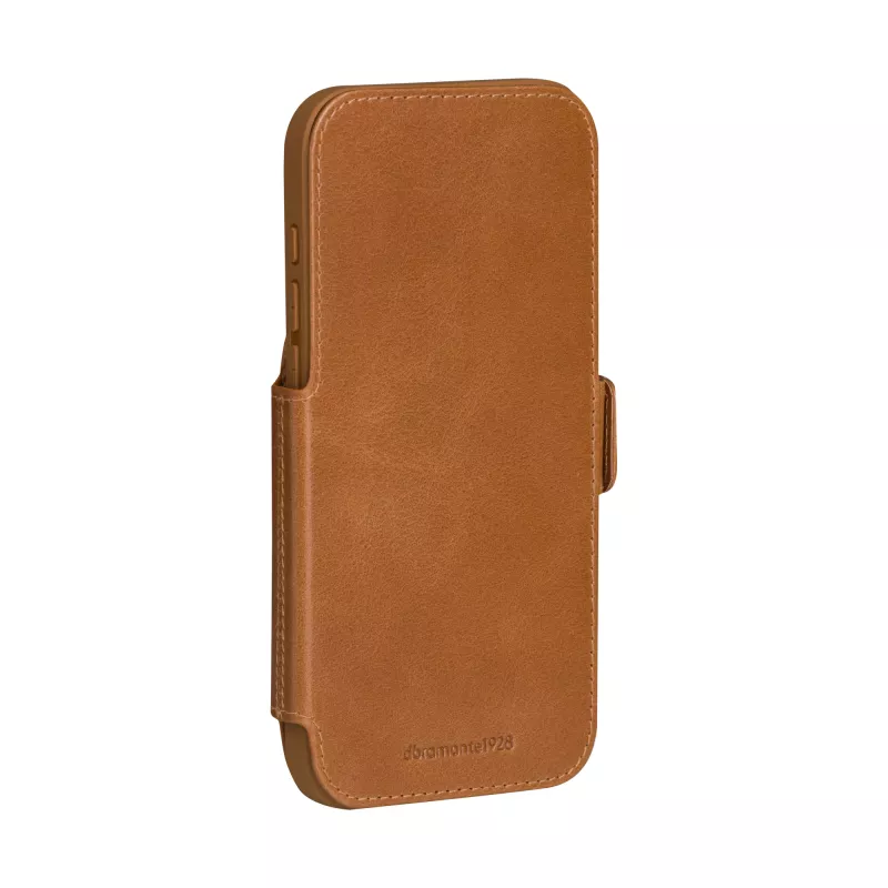 Etui portfelowe dbramante1928 Copenhagen do iPhone 17 Pro Max — Tan, 3 kieszenie na karty, podstawka biurkowa