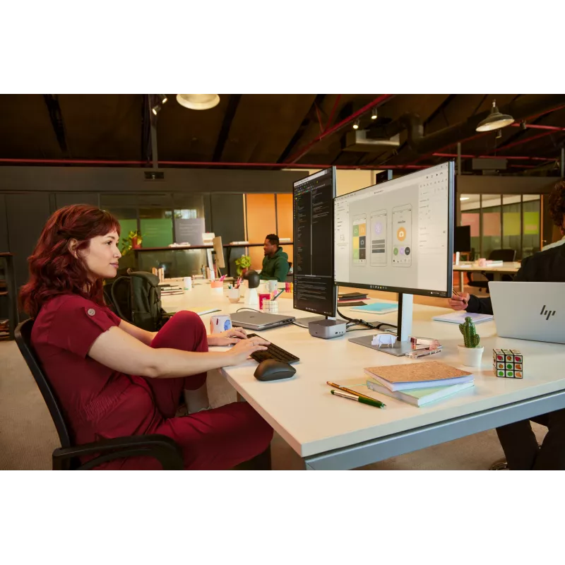 Seria HP 7 Pro, 27-calowy monitor konferencyjny 4K — 727pm