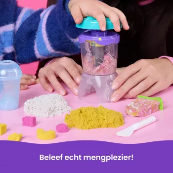Kinetic Sand, Zestaw miksera do smoothie, dodatki do koszyczka wielkanocnego, zawiera 14 uncji formowalnego piasku, narzędzia i foremkę na loda, zabawkowa żywność