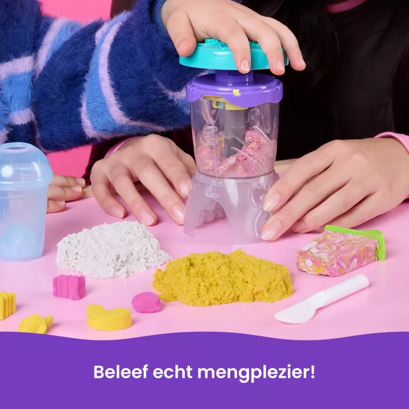 Kinetic Sand, Zestaw miksera do smoothie, dodatki do koszyczka wielkanocnego, zawiera 14 uncji formowalnego piasku, narzędzia i foremkę na loda, zabawkowa żywność