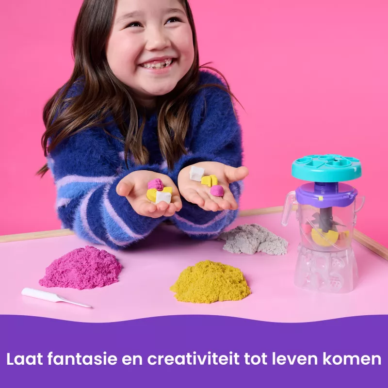 Kinetic Sand, Zestaw miksera do smoothie, dodatki do koszyczka wielkanocnego, zawiera 14 uncji formowalnego piasku, narzędzia i foremkę na loda, zabawkowa żywność