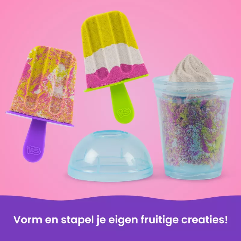 Kinetic Sand, Zestaw miksera do smoothie, dodatki do koszyczka wielkanocnego, zawiera 14 uncji formowalnego piasku, narzędzia i foremkę na loda, zabawkowa żywność