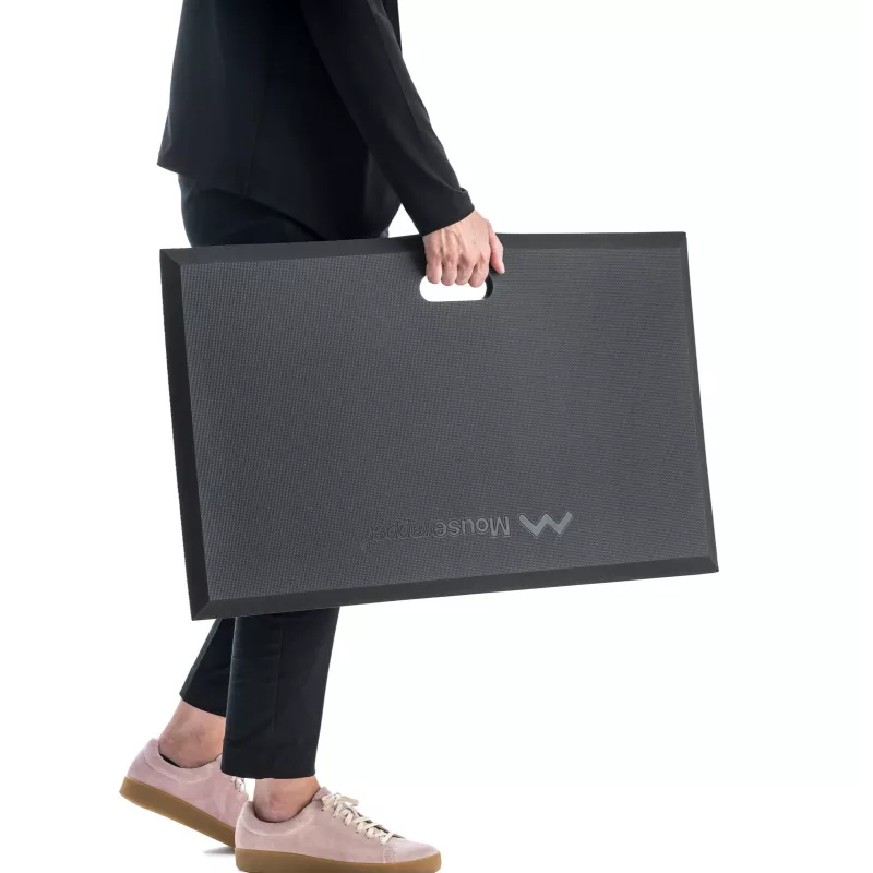 Mata do stania Mousetrapper Active Standing Mat — prostokątna, czarna, 740×450 mm, grubość 1,8 cm