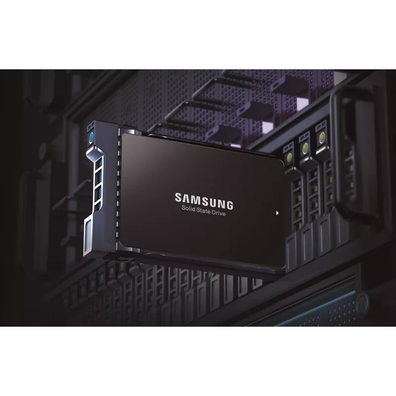 Dysk SSD 2,5 inch PCIe 3.0 NVMe Samsung MZ-QLB7T6B0 7,68 TB — Odczyt 3000 MB/s, Zapis 2200 MB/s