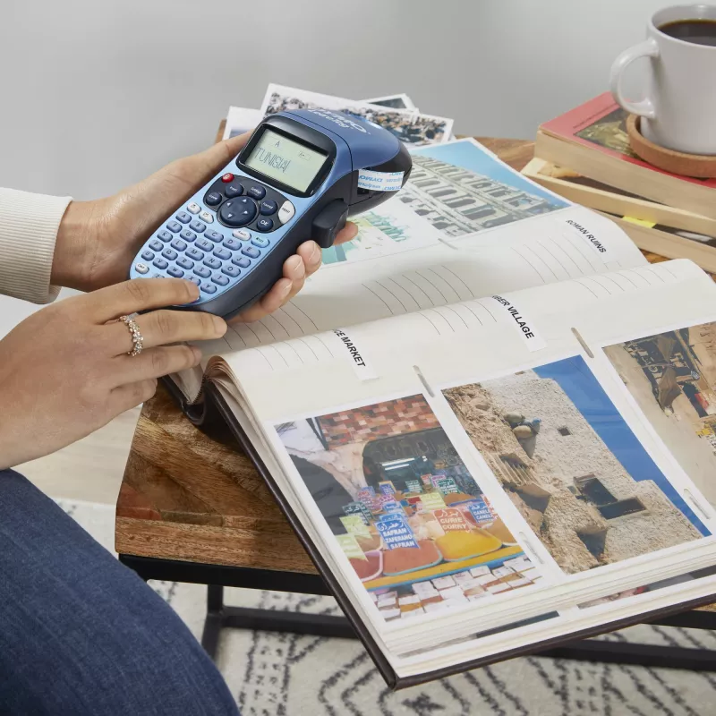 DYMO LetraTag LT-100H Handheld Label Maker | ABC klawiatura Label Printer z Easy-to-Use13 Character LCD Screen | for Home or Office | niebieski