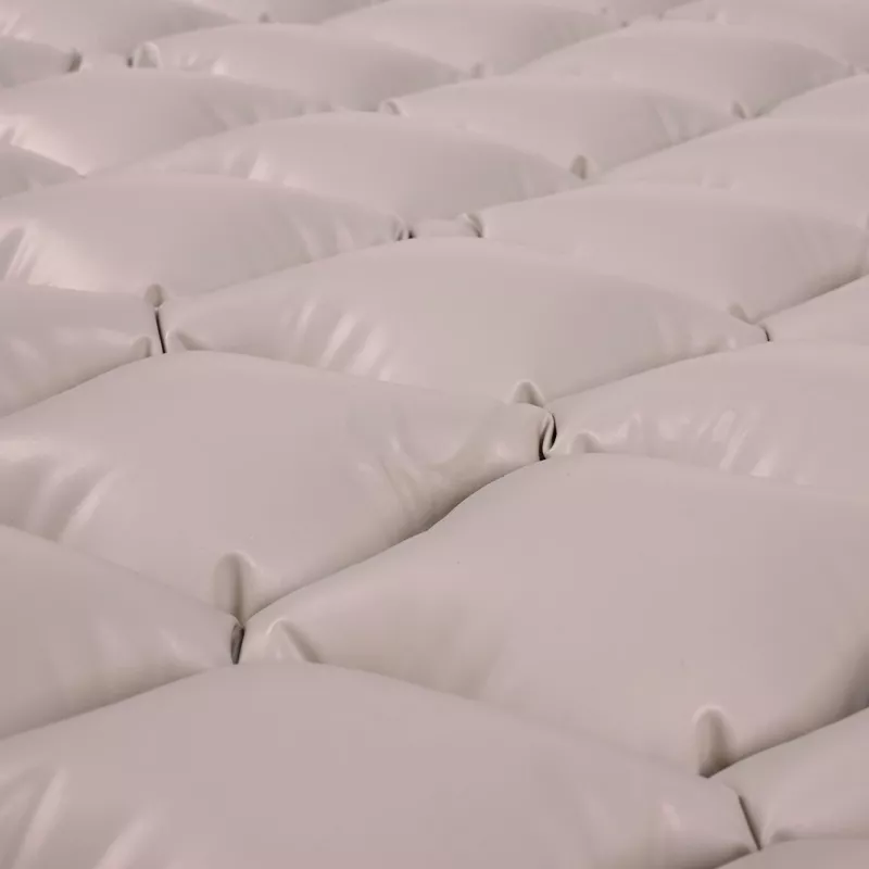 Materac przeciwodleżynowy bąbelkowy ActionMed M100AM zmiennociśnieniowy, pojedynczy materac PVC 192×82×7 cm, maks. waga użytkownika 135 kg