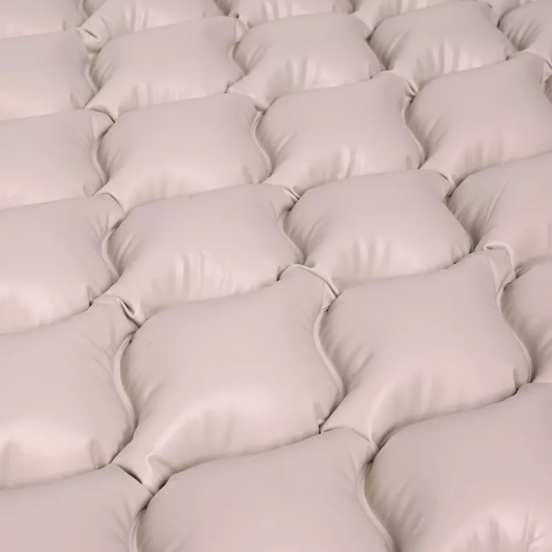 Materac przeciwodleżynowy bąbelkowy ActionMed M100AM zmiennociśnieniowy, pojedynczy materac PVC 192×82×7 cm, maks. waga użytkownika 135 kg
