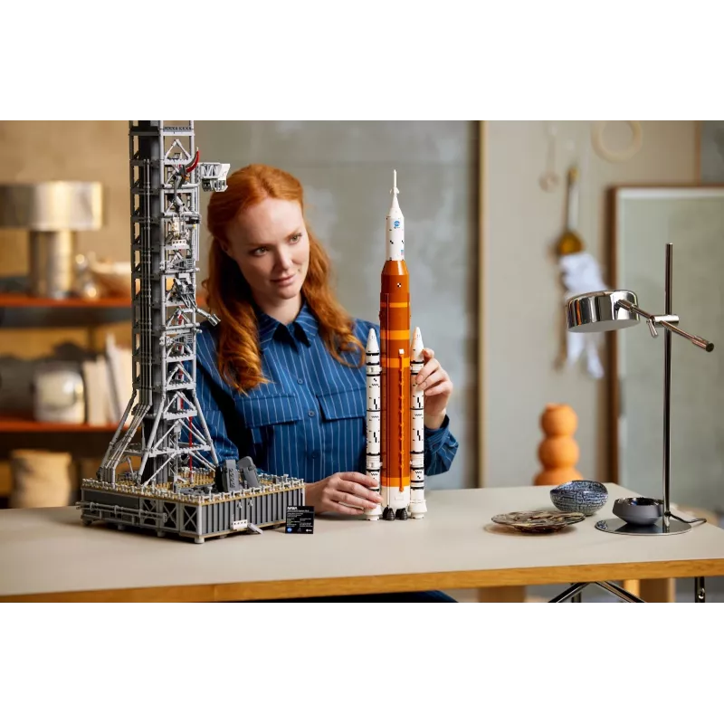LEGO ICONS 10341 NASA Artemis Space Launch System