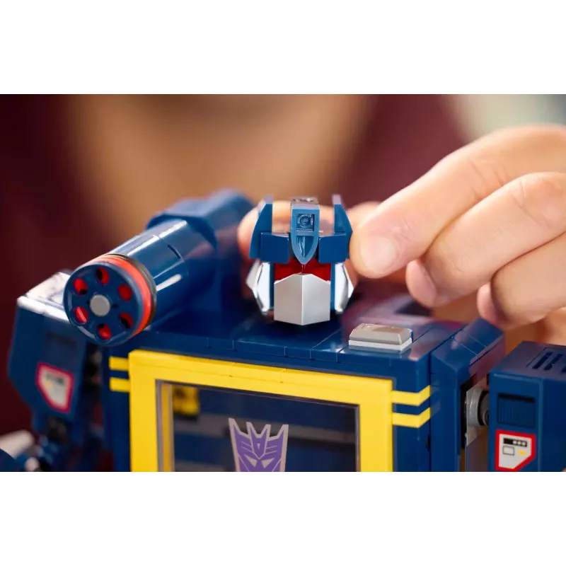 LEGO ICONS 10358 Transformers: Soundwave