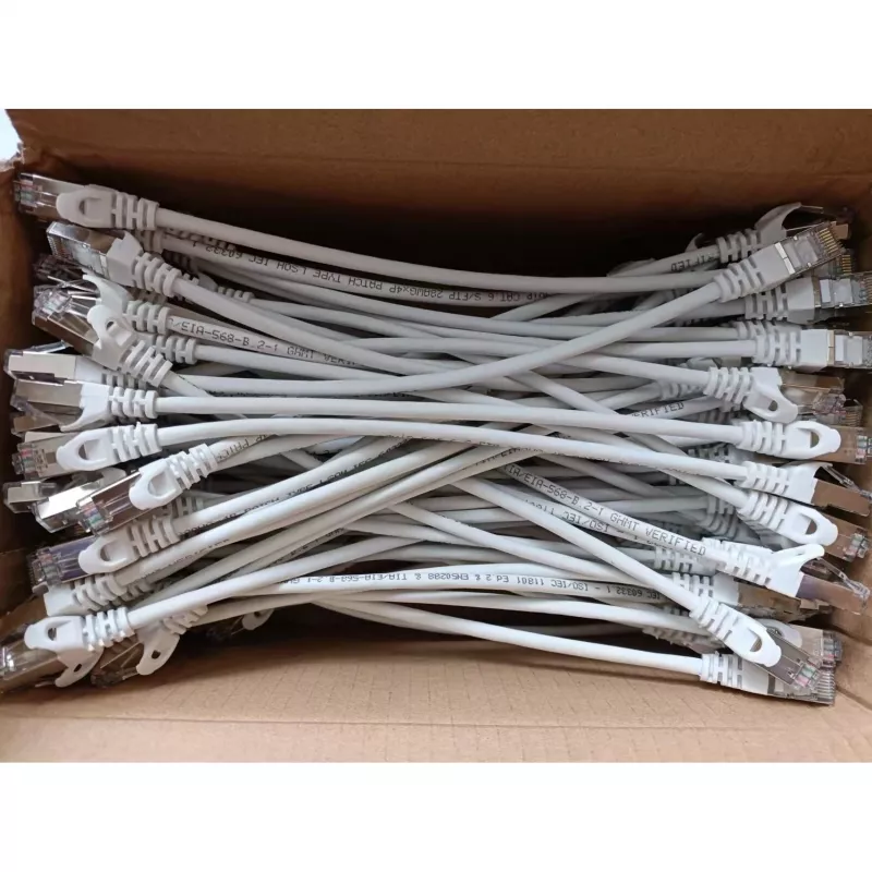 Kabel krosowy Equip Kat. 6 S/FTP RJ-45 0.25 m biały