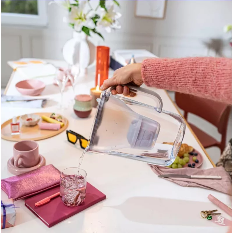 Dzbanek filtrujący wodę BRITA Style Essential XL z wkładami MAXTRA PRO Pure Performance (3 szt.) — biały
