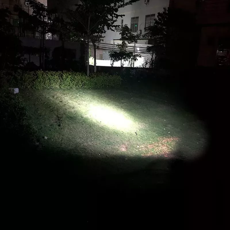 Latarka MACLEAN MCE345 LED 3-w-1 z funkcją powerbanku, 5W XM-L-T6, zimna biel 6500K, 3×18650 3,7 V 4500 mAh
