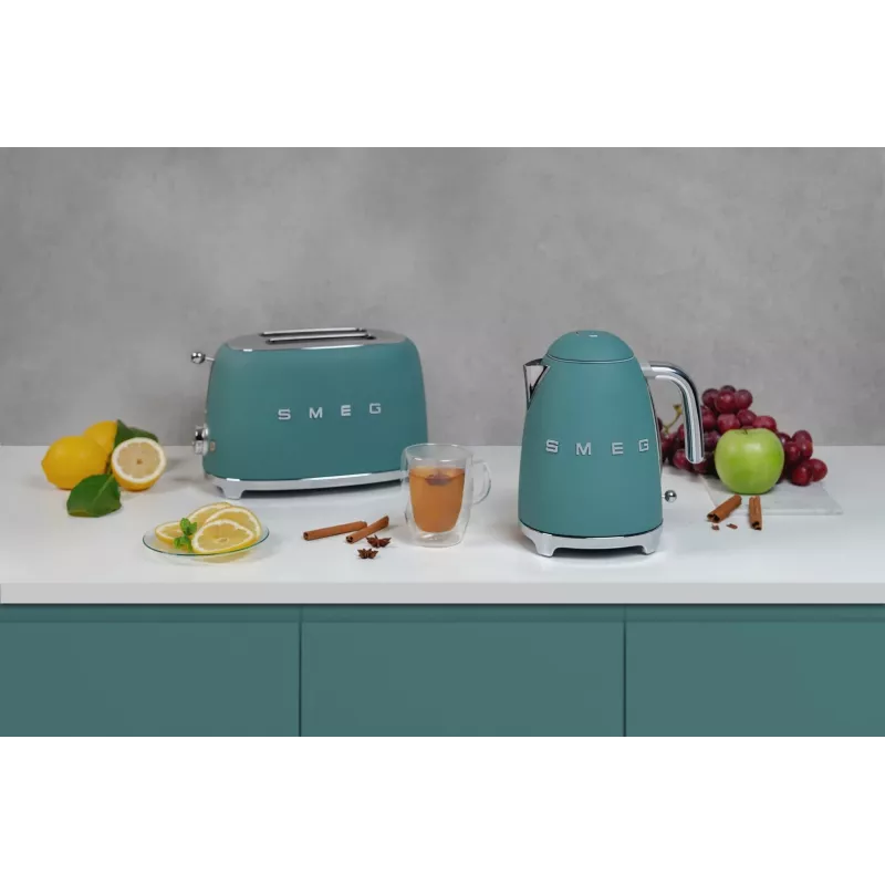 Czajnik Smeg w stylu lat 50. szmaragdowozielony