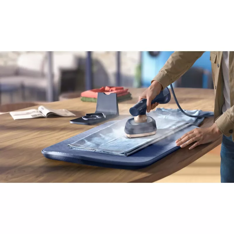 Żelazko parowe Philips GC213/50 z stopą SteamGlide Plus, 1800 W, przewód 2,5 m, w zestawie StyleMat