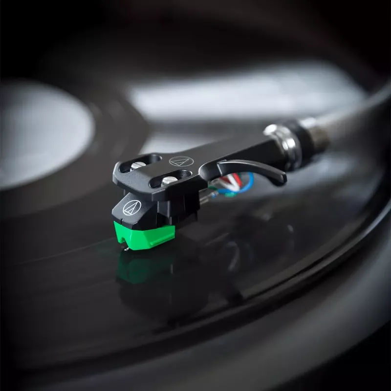 Audio-Technica AT-VM95E/H wkładka gramofonowa z fabrycznie zamontowaną muszlą AT-HS6BK (czarno-zielona)