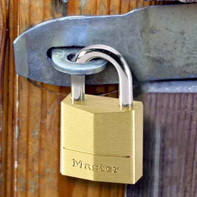 Kłódka do bagażu MASTER LOCK z 20 mm szerokim mosiężnym korpusem