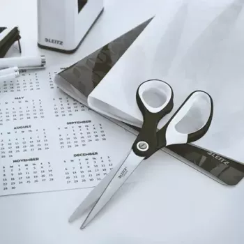 Nożyczki Leitz WOW prosty Cut czarno-białe