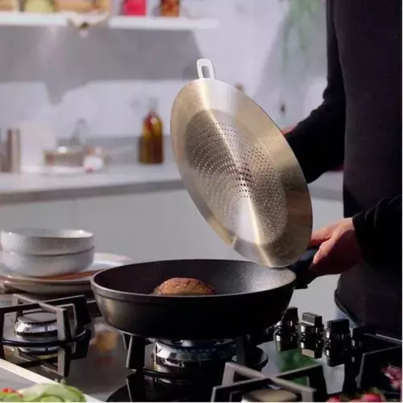 Uniwersalna patelnia Fissler Adamant Comfort okrągła 24 cm czarna