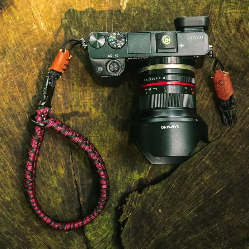 Pasek do aparatu MOBOTIX C-Rope Claw do aparatów cyfrowych, nylonowy brązowy, maks. długość 30 cm