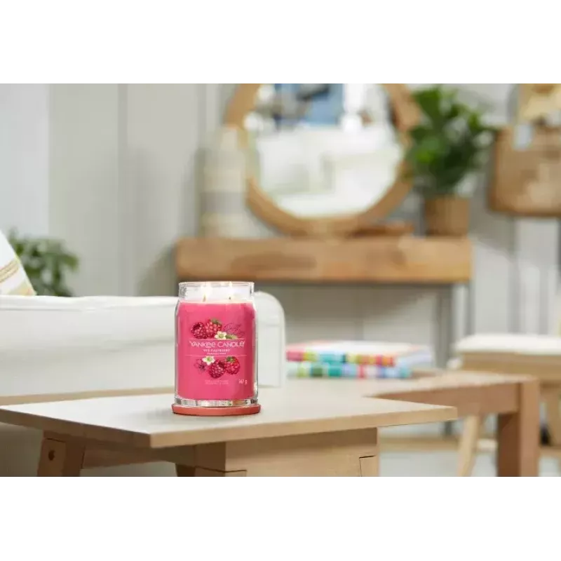 Świeca woskowa Yankee Candle Cylinder Raspberry Crimson — Wysokość 157 mm, Średnica 93 mm, Waga 567 g, 1 szt.