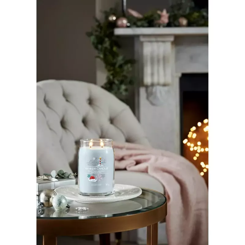 Świeca woskowa Yankee Candle North Pole Hideaway niebieska 157mm 567g