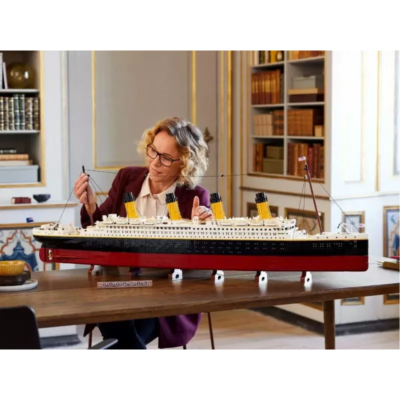 LEGO zestaw konstrukcyjny ICONS 10294 Titanic replika modelu — 9 090 elementów, 18+