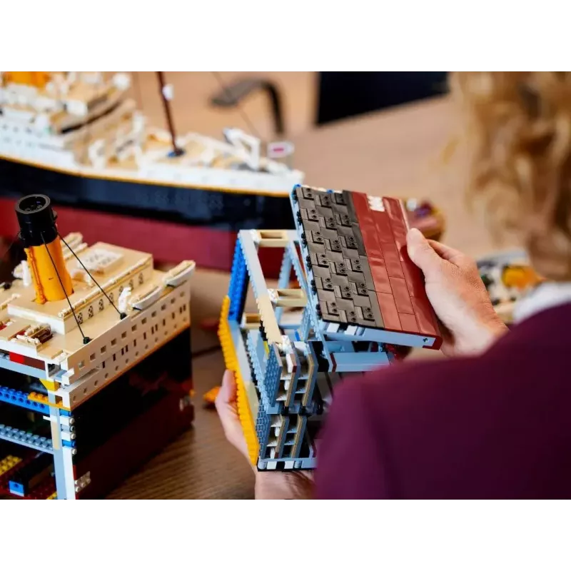 LEGO zestaw konstrukcyjny ICONS 10294 Titanic replika modelu — 9 090 elementów, 18+
