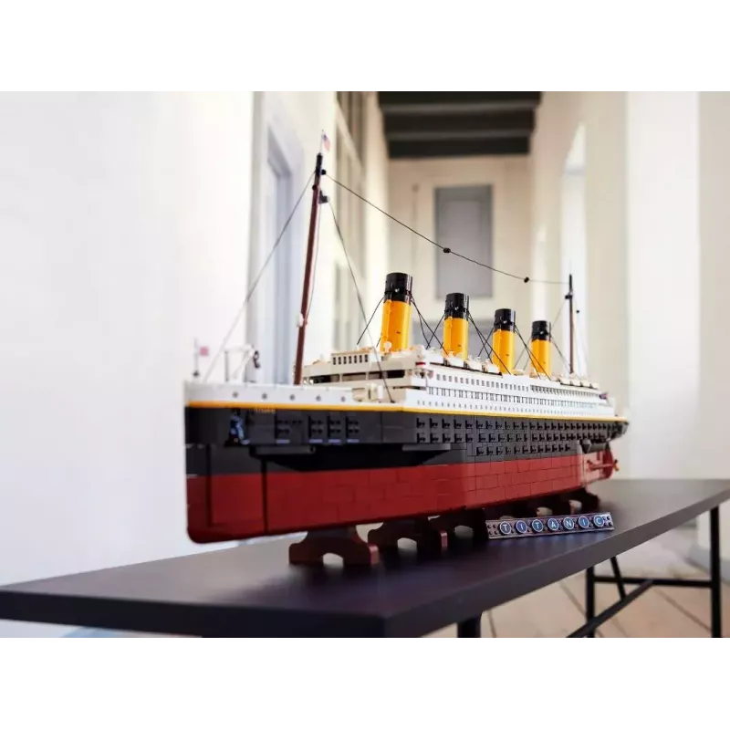 LEGO zestaw konstrukcyjny ICONS 10294 Titanic replika modelu — 9 090 elementów, 18+