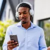 Zestaw słuchawkowy Logitech Zone Wireless 2 ES — Przewodowy i bezprzewodowy (Bluetooth), USB-C, nauszny, kabel 1,5 m, biały, 212 g