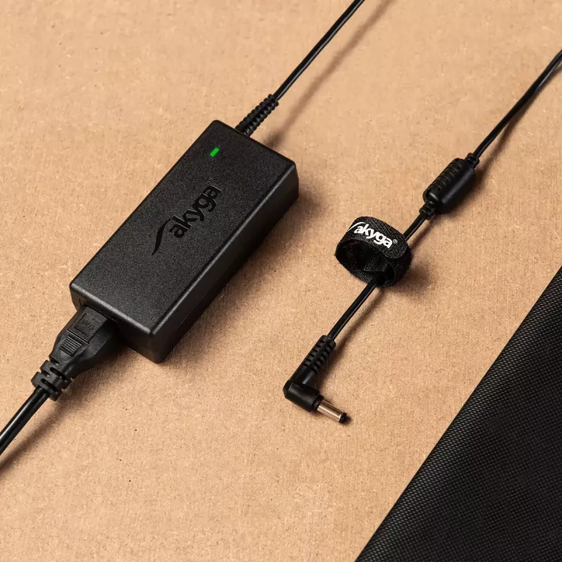 Ładowarka do laptopa Akyga AK-ND-85, zasilacz sieciowy do użytku wewnętrznego, wejście 100–250 V, wyjście 12 V 5 A, kabel 1,2 m, czarna