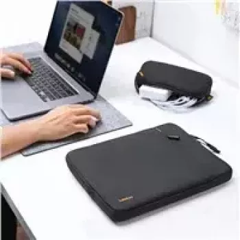 Zestaw etui Tomtoc TOM-A13-C12D do 13-calowego MacBooka Pro/Air — czarny