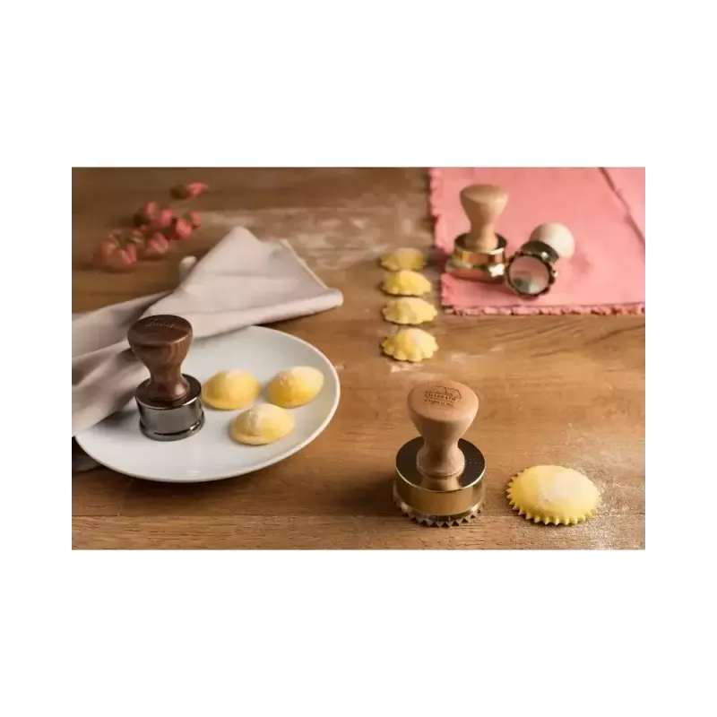 OKRĄGŁA FORMA DO RAVIOLI Z ZĄBKOWANYMI BRZEGAMI ø65mm