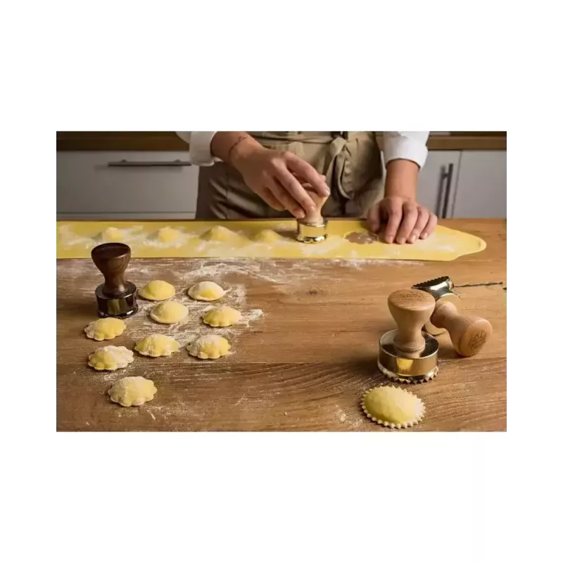OKRĄGŁA FORMA DO RAVIOLI Z ZĄBKOWANYMI BRZEGAMI ø65mm