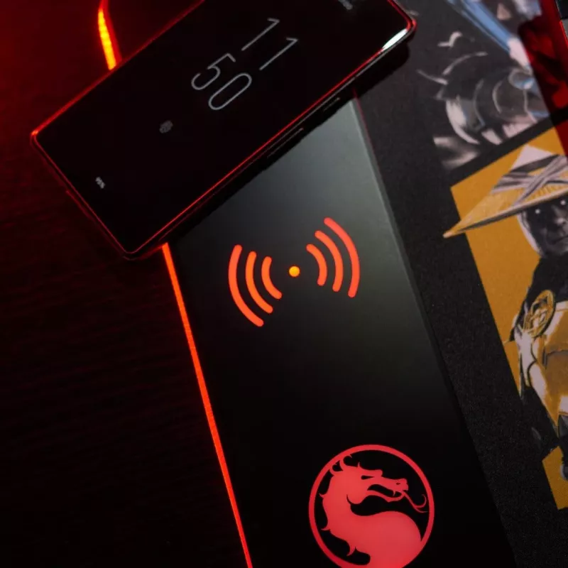 Podkładka pod mysz Numskull Mortal Kombat + ładowanie bezprzewodowe 30x80cm