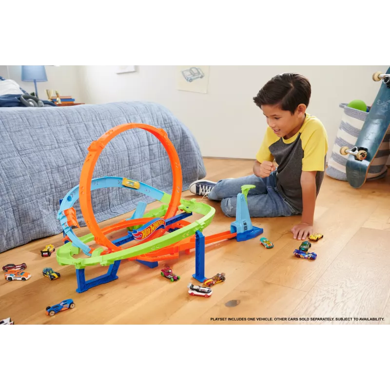 Hot Wheels Action Loop Cyclone Challenge Track Set z samochodzikiem w skali 1:64, łatwe przechowywanie
