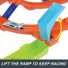 Hot Wheels Action Loop Cyclone Challenge Track Set z samochodzikiem w skali 1:64, łatwe przechowywanie