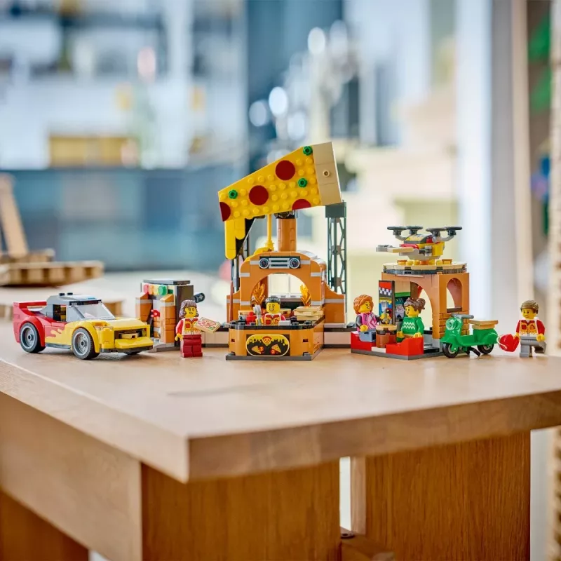 LEGO City 60496 Dostawa pizzy z pojazdami (494 elem.)