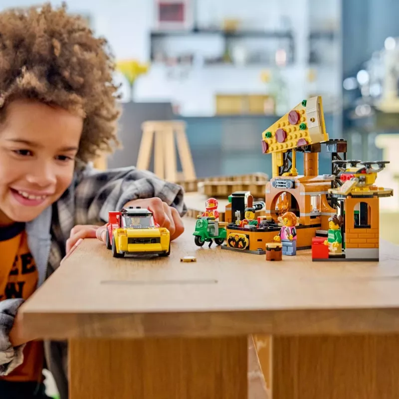 LEGO City 60496 Dostawa pizzy z pojazdami (494 elem.)