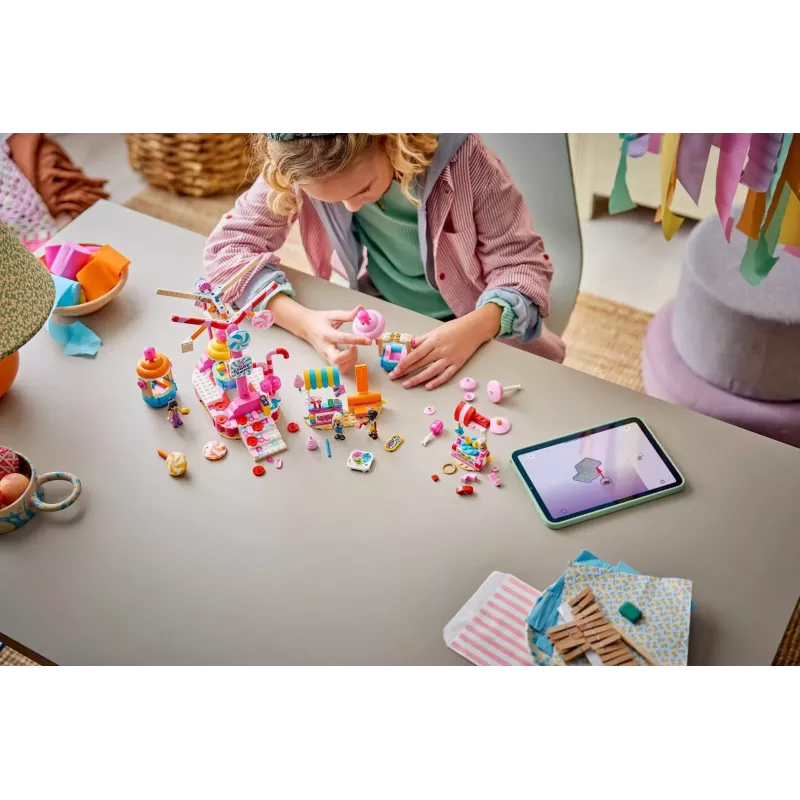 LEGO Friends 42700 Diabelski młyn ze słodyczami i babeczkami (602 elem.)