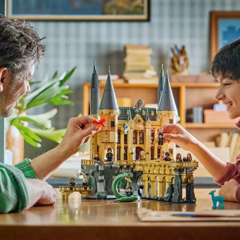 LEGO Harry Potter 76473 Zamek Hogwart: Skrzydło wschodnie (2164 elem.)