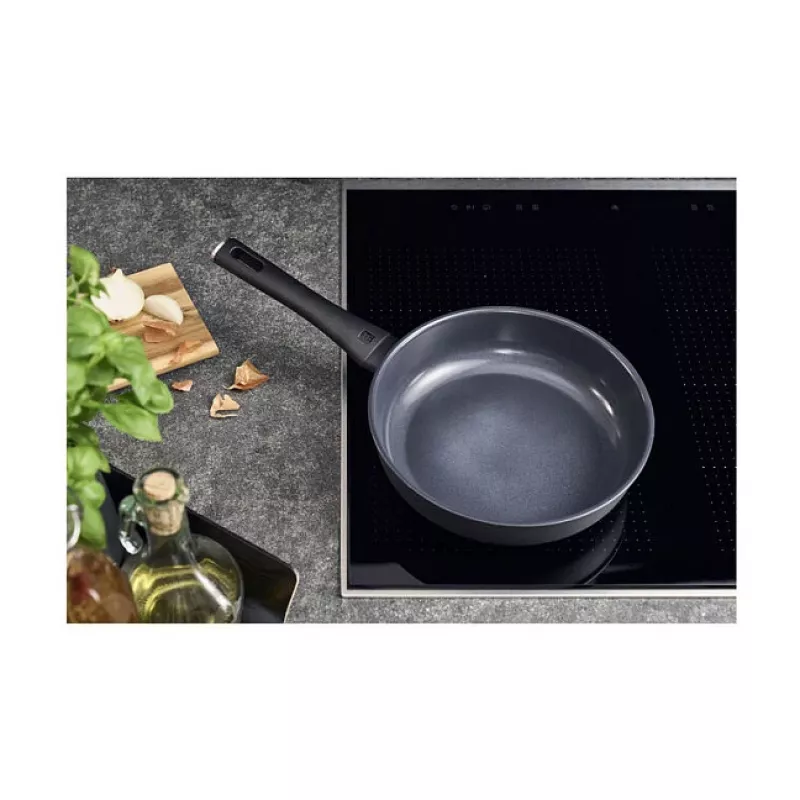 Patelnia Sauté ZWILLING Madura Plus 28 cm, Czarna, Kute Aluminium, Powłoka Nieprzywierająca Duraslide Ultra, Kompatybilna z Indukcją