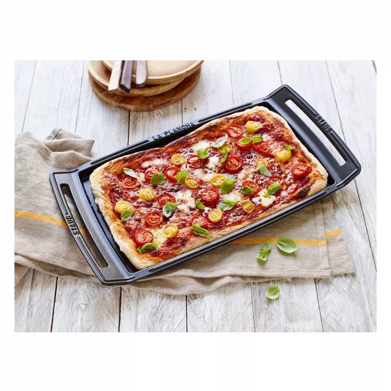 Staub Prostokątna brytfanna żeliwna z pokrywką, czarna, kompatybilna z indukcją, 38 cm