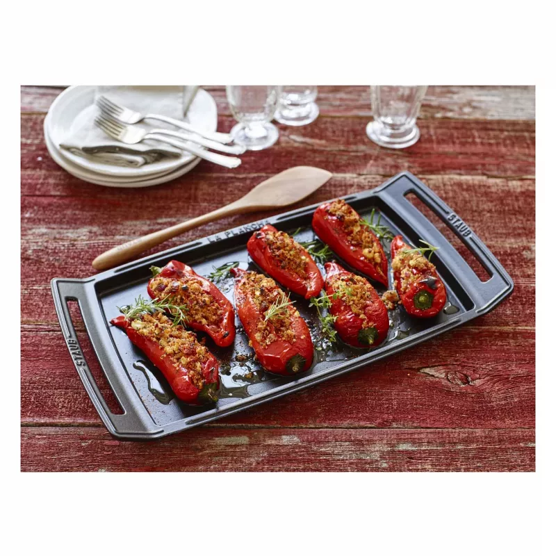 Staub Prostokątna brytfanna żeliwna z pokrywką, czarna, kompatybilna z indukcją, 38 cm