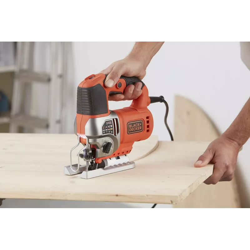 Black & Decker BES610K-QS 650W Wyrzynarka wahadłowa w skrzynce