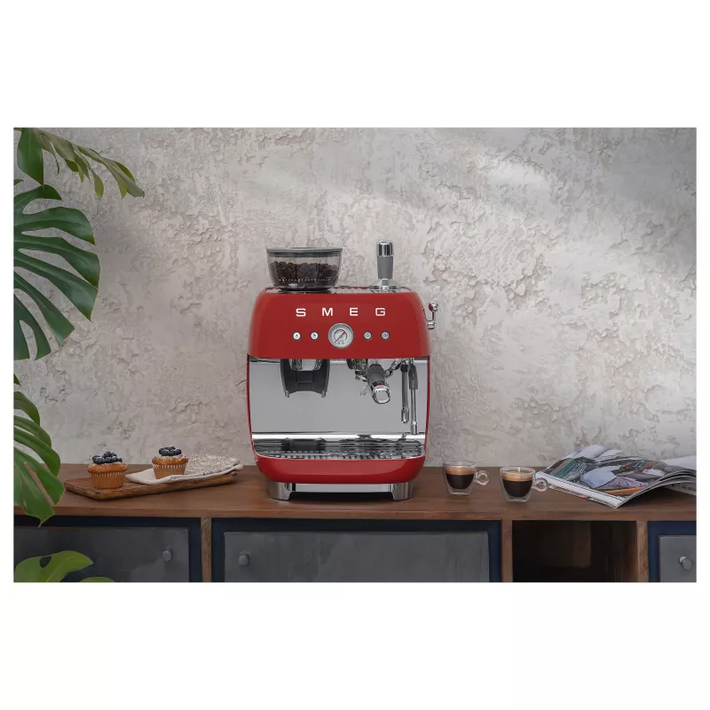 Smeg 50's Style Fully Automatic Coffee Machine EGF03RDEU Red