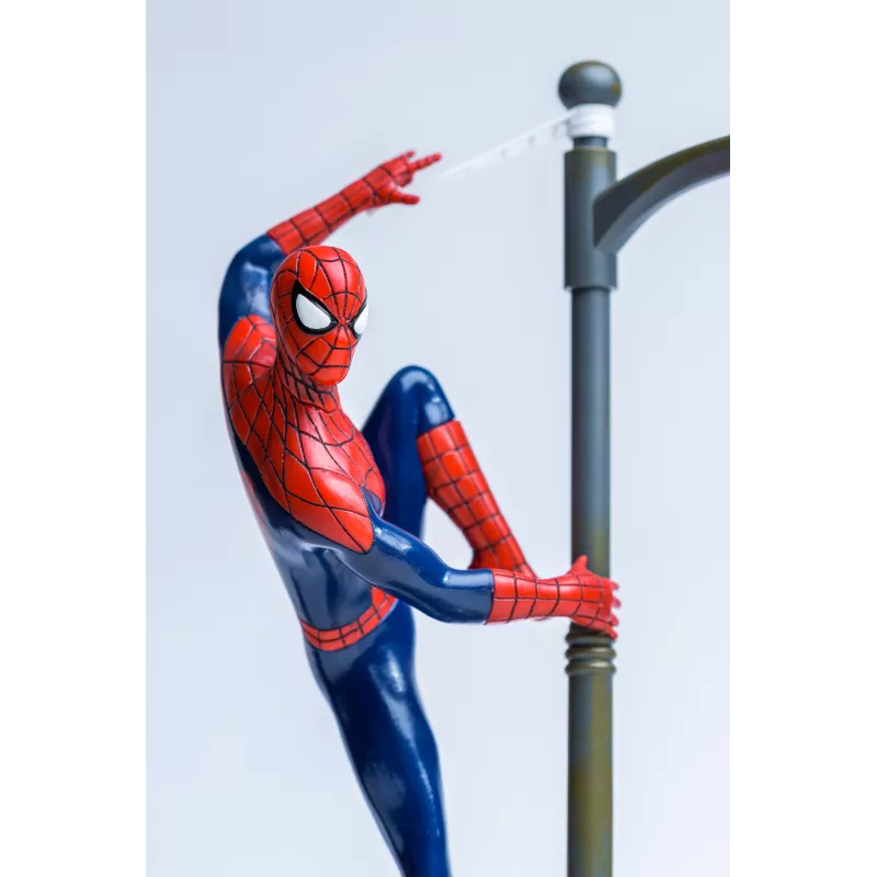 Lampa LED Paladone Spider-Man - Oficjalnie licencjonowany gadżet Marvel