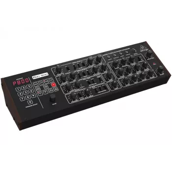 Behringer PRO-800 Analogue Synthesizer - 8-głosowy moduł desktopowy z 16 VCO, arpeggiatorem i Poly Chain