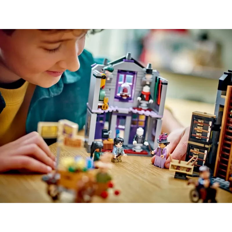 LEGO Harry Potter 76439 Ollivanders & Madam Malkin's Robes Zestaw do Budowania (744 elementy)