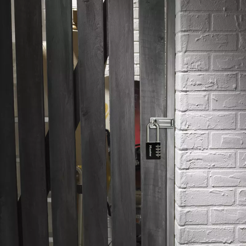 Kłódka szyfrowa Master Lock 7640EURDBLK, szerokość korpusu 40 mm, kabłąk ze stali hartowanej, 4-cyfrowy kod przestawialny, srebrno-szara
