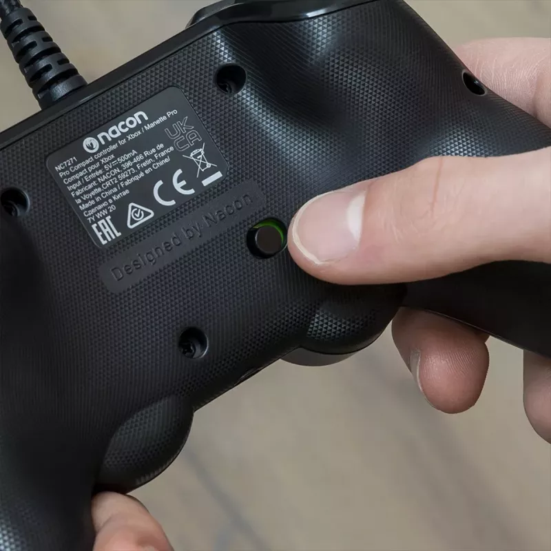 Nacon Compact Pro Przewodowy kontroler do Xbox Series X|S, Xbox One i PC – Biały